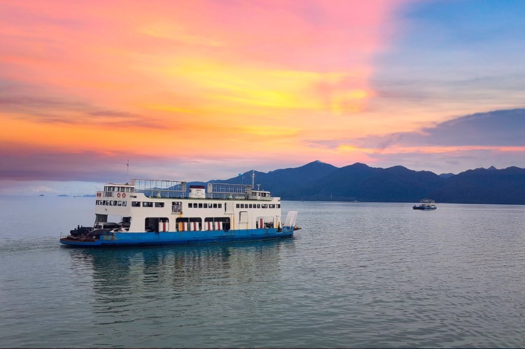 Ferry naar Koh Chang - Thailand
